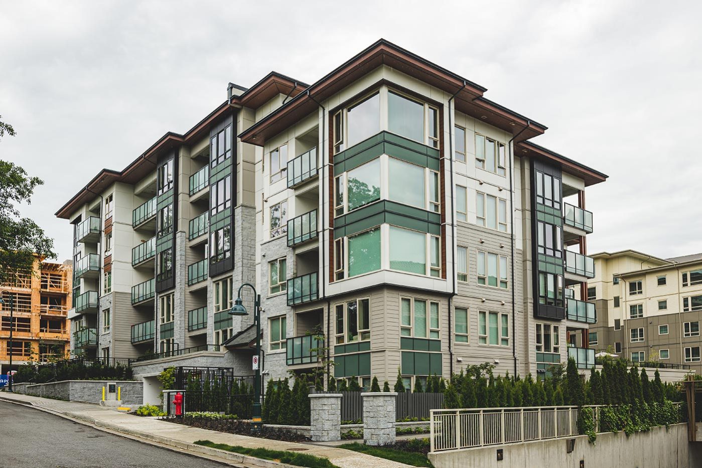 Stonework Walls And Siding - Multi-Family Development Masonry Specialists | Cronus Masonry Contracting Ltd.